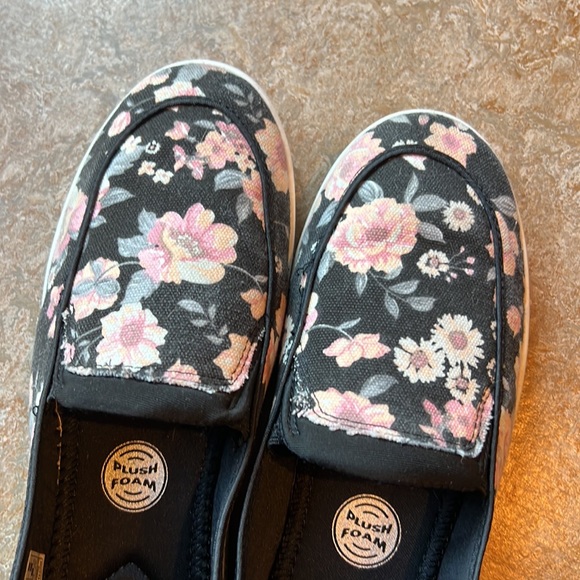 Rocket Dog, flower patterned slip ons size 7 - Picture 6 of 7